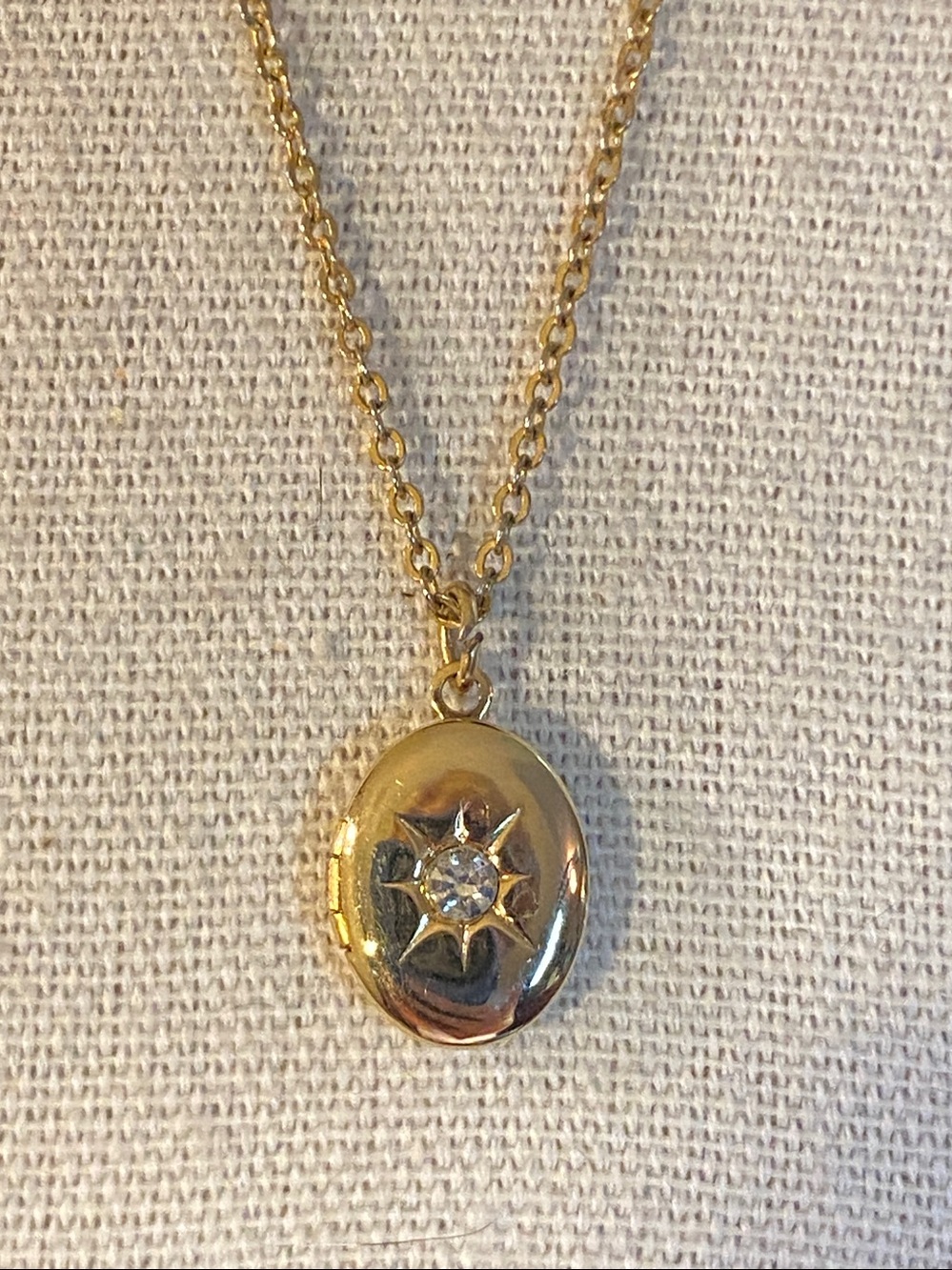 Vintage Gold Tone Oval Locket Necklace Starburst Crystal 24” Photo Pendant